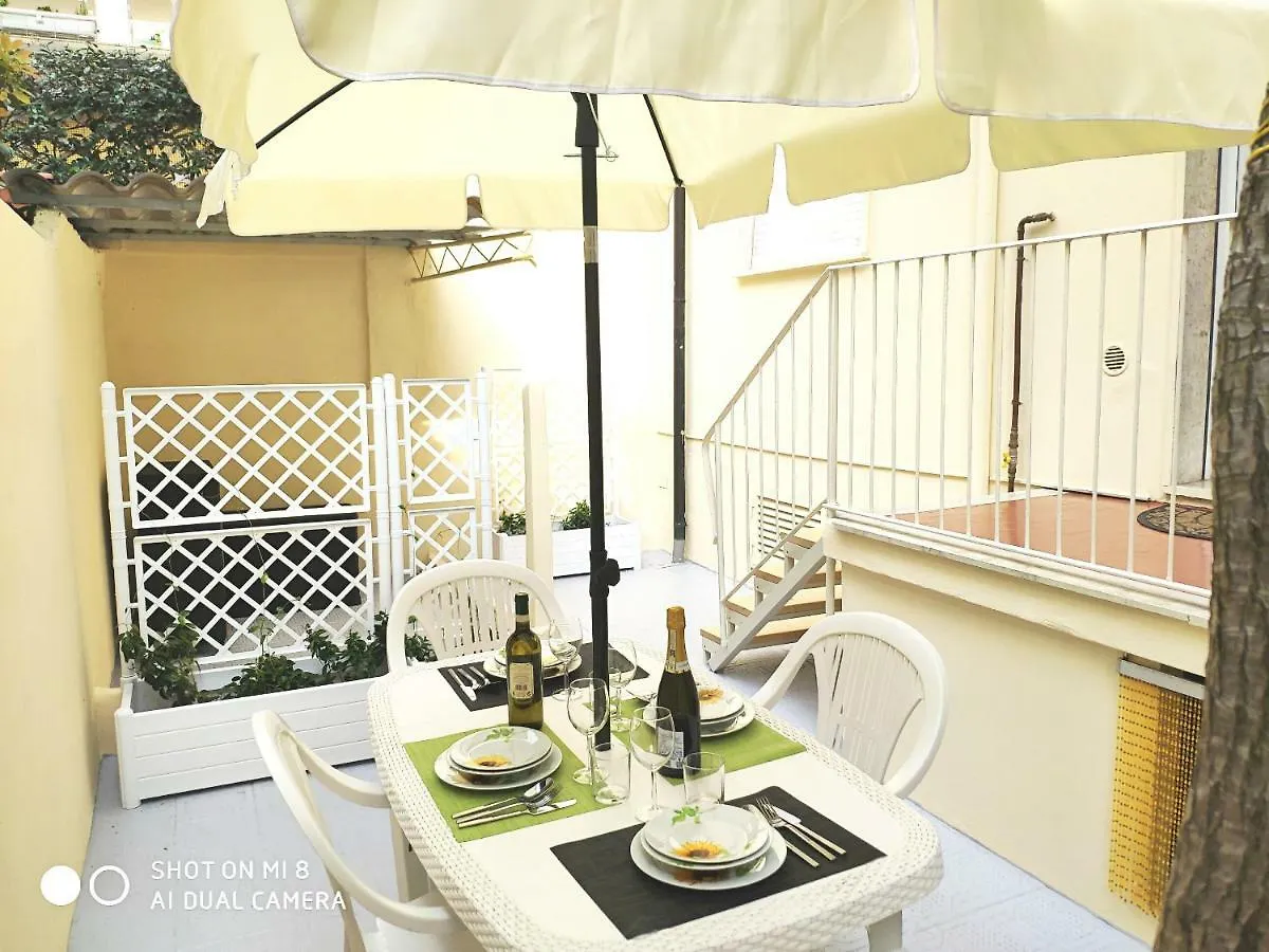 Boutique Apartment Con Tv Da 65 E 43 Viareggio Italy